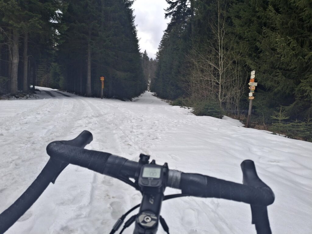 Na kole za sněhem a týrání svěřené osoby :-)