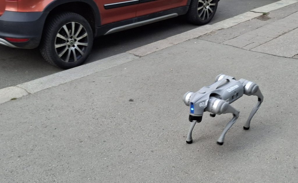 Bezva plastikový kámoš a neměli markeťáci ze Sirius Cybernetics Corporation nakonec pravdu?